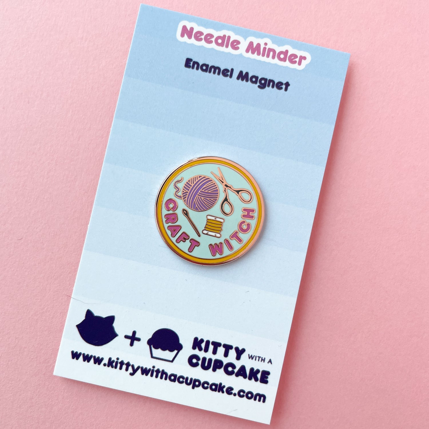 Kitty With A Cupcake - Badge (enamel pin)